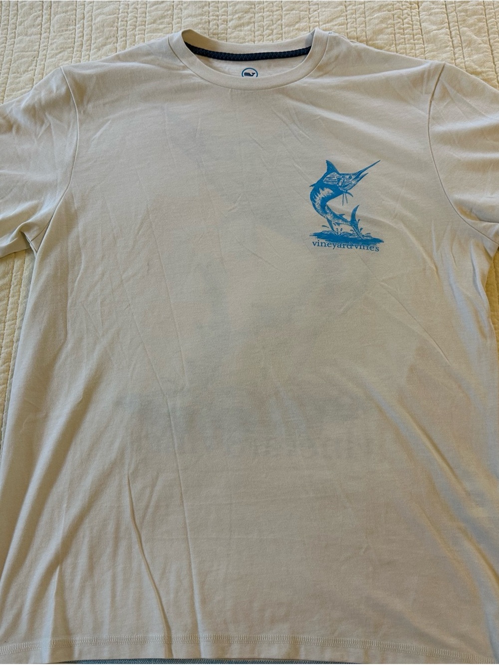 Vineyard Vines Men’s Cream Short-Sleeve Tee with Blue Marlin Graphic